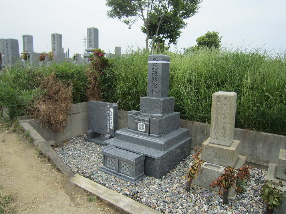 基壇式墓